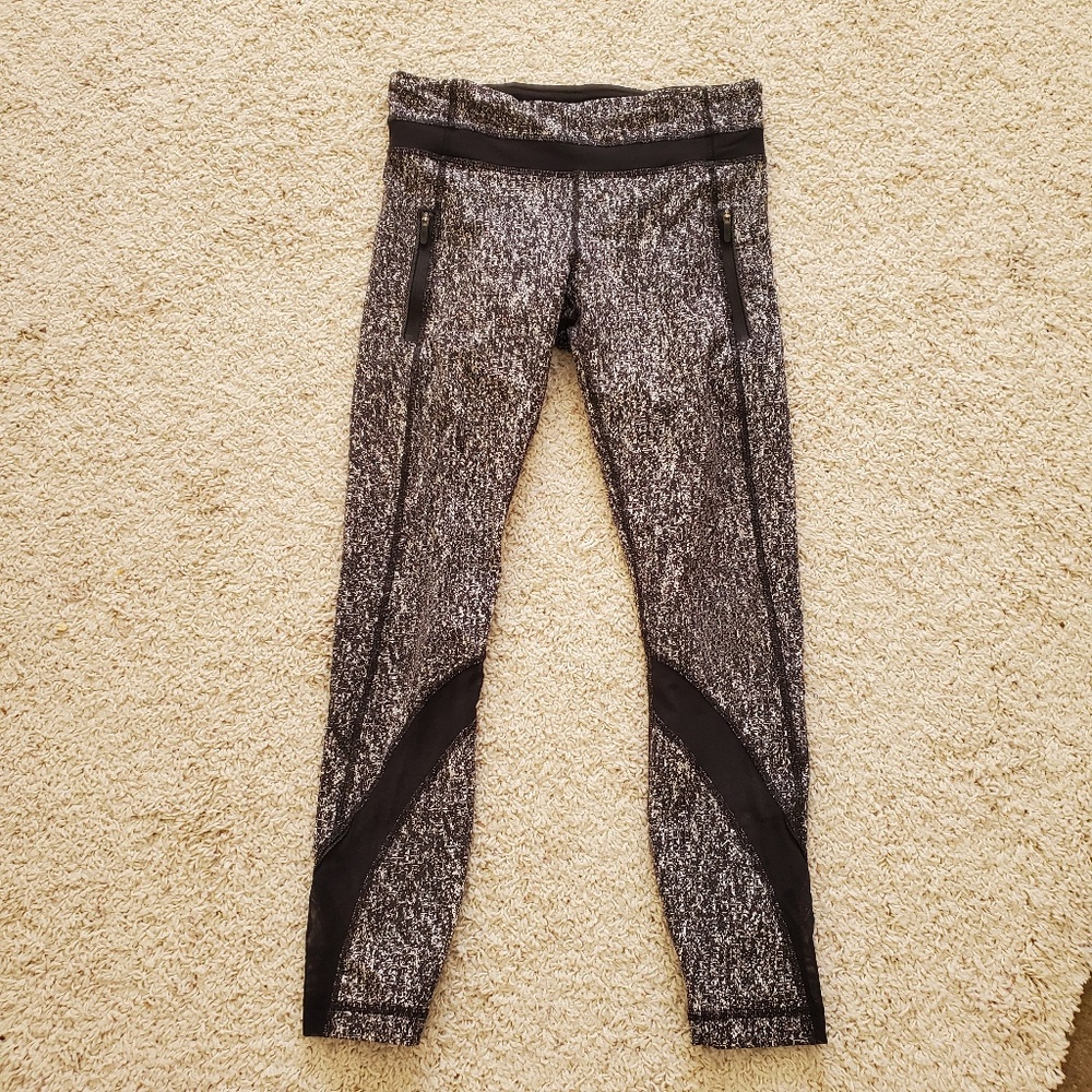 Lululemon Black White Leggings With Mesh Pockets Size 6
